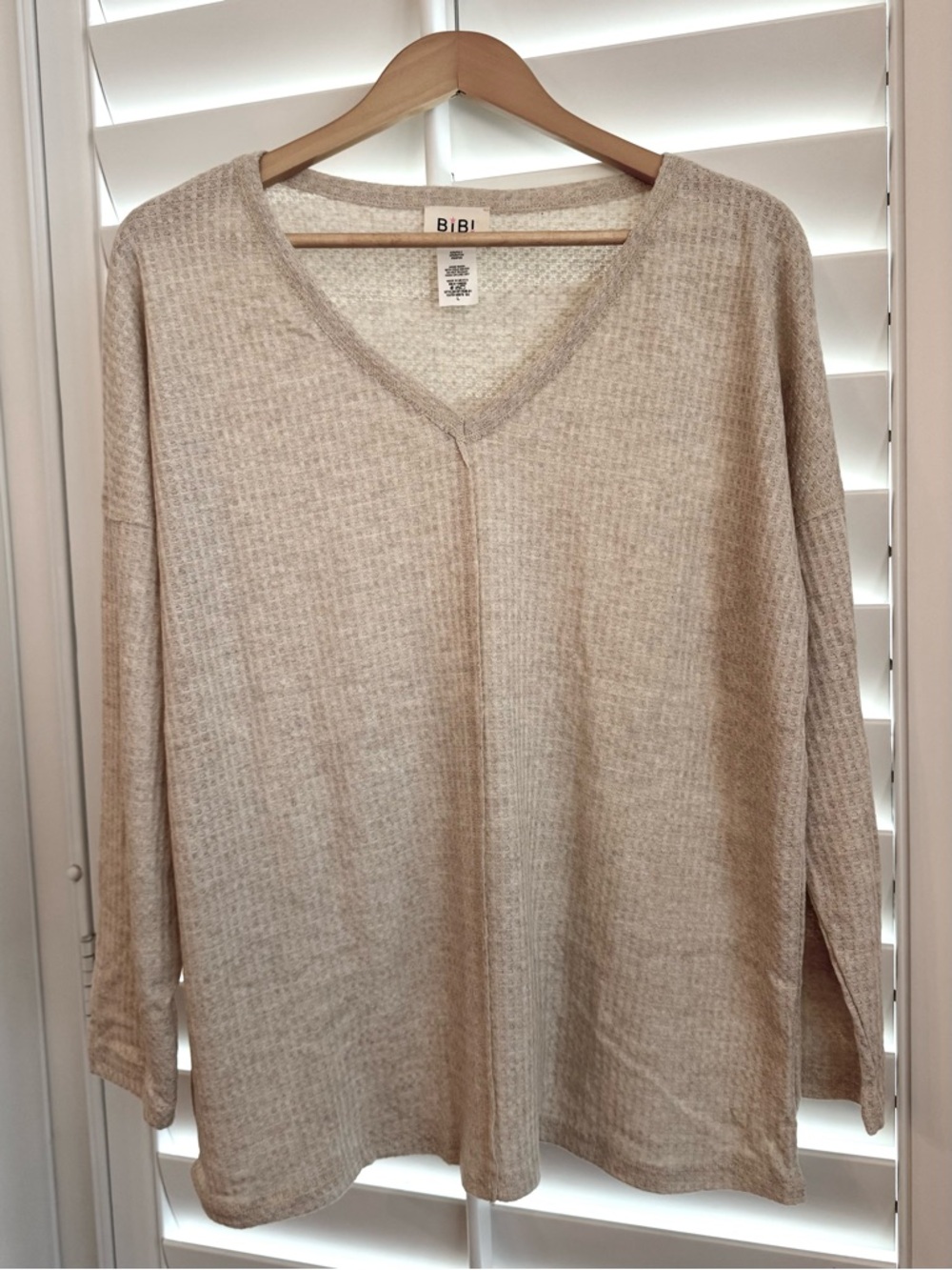 BiBi Neutral Beige V-Neck Waffle Knit T Shirt Top NWOT